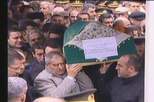 Paşa’nın annesi tutuklama haberine dayanamadı