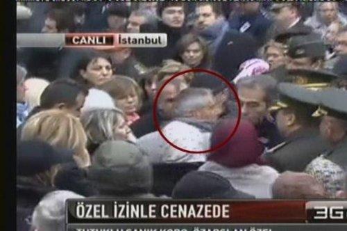 Paşa’nın annesi tutuklama haberine dayanamadı