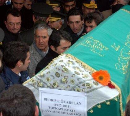 Paşa’nın annesi tutuklama haberine dayanamadı