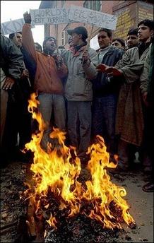 Saddam'ın idamının ardından dünyadan kareler - Resim 5