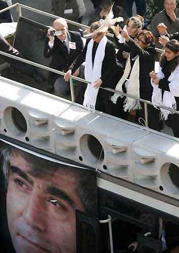 Hrant Dink'n cenaze töreni 2 - Resim 6