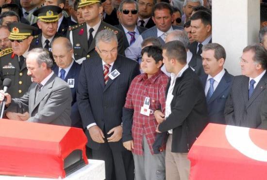 Şehit cenazeleri yürekleri dağladı - Resim 3