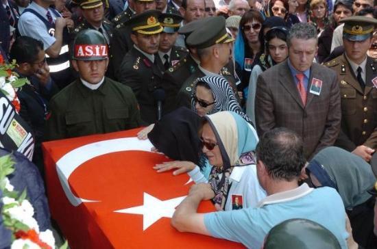 Şehit cenazeleri yürekleri dağladı - Resim 9
