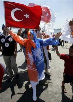 İşte AKP İstanbul Mitinginden ilginç kareler - Resim 4