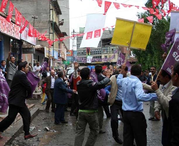 DTP ve MHP'liler çatıştı - Resim 2