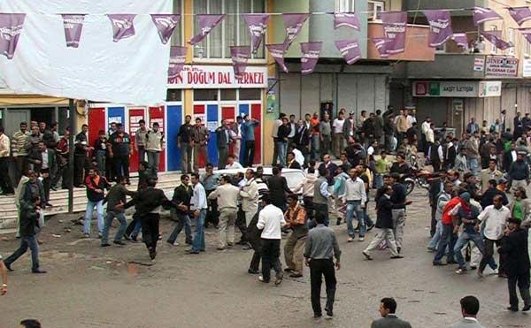 DTP ve MHP'liler çatıştı - Resim 4