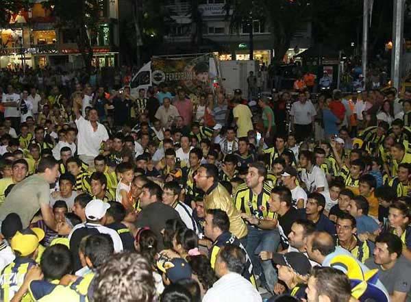 Bağdat Caddesi'nde Fenerbahçe karnavalı - Resim 4