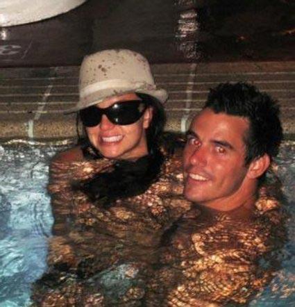 Britney'in havuz rezaleti - Resim 1