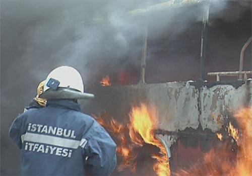 Teröristler İETT otobüsünü yaktı - Resim 6