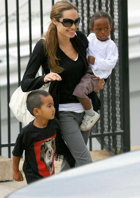 Angelina ve Brad yat turunda - Resim 4