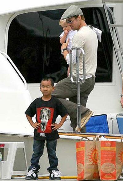 Angelina ve Brad yat turunda - Resim 1