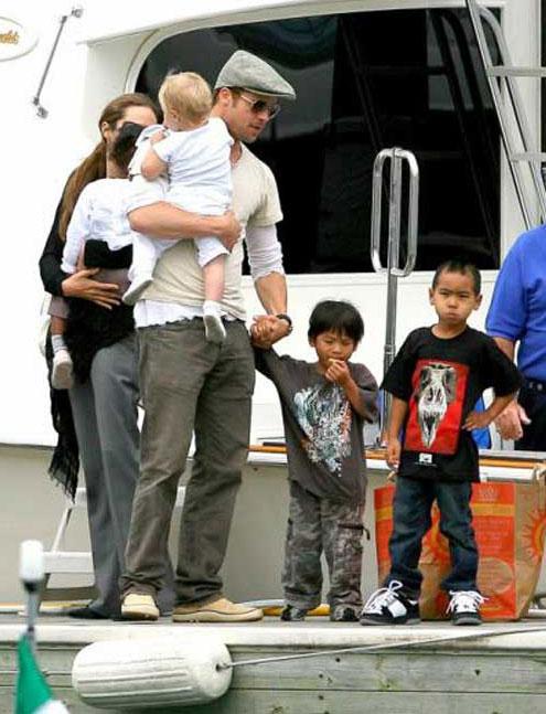 Angelina ve Brad yat turunda - Resim 7