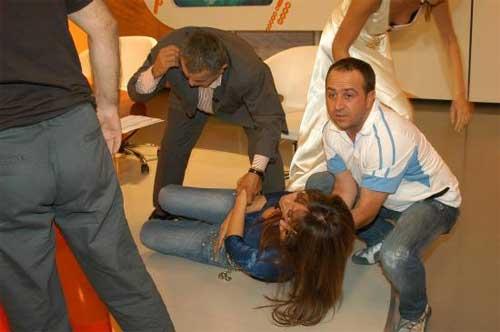 Meral Konrad canlı yayında bayıldı - Resim 5
