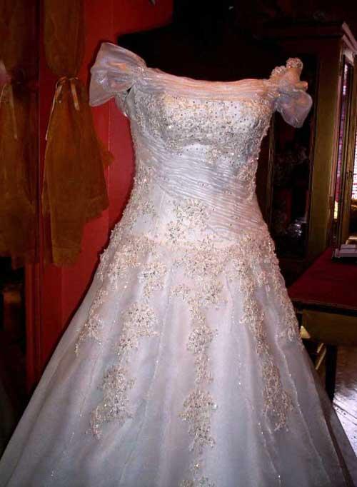 Gelin adaylarına gelinlik modelleri