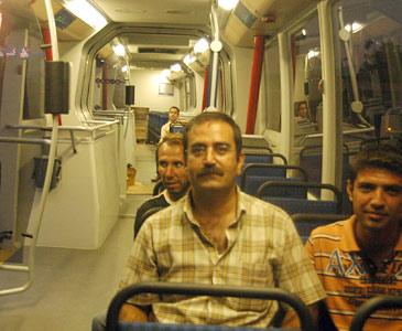 İlk metrobüs İzmir'den yola çıktı  - Resim 4