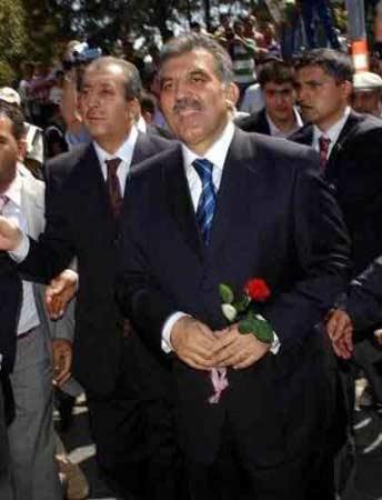 Diyarbakır'da Gül'ü kolundan öptüler - Resim 11