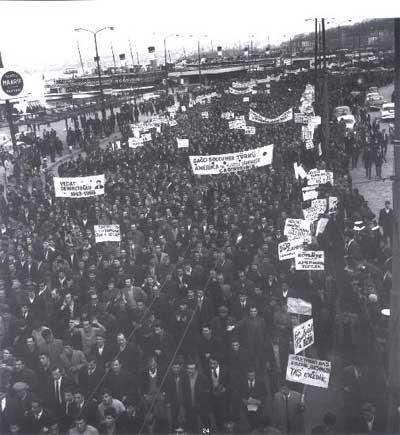 Deniz Gezmiş'in davalık fotoğrafları