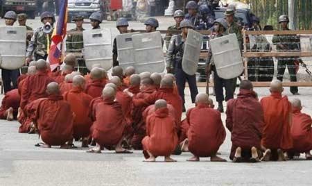 Myanmar'daki GERİLİMİN FOTOĞRAFLARI  - Resim 2