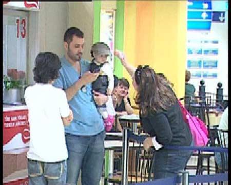 Nazire ve Hüsnü tatile gitti - Resim 1
