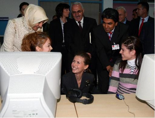 Esma Esad yine büyüledi - Resim 1