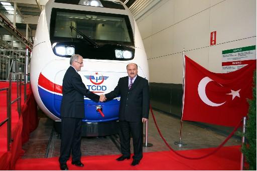 Türkiye ilk hızlı trenini teslim aldı - Resim 3