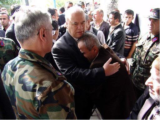 Adıyaman'da şehit evine ziyaret FOTO GALERİ - Resim 1