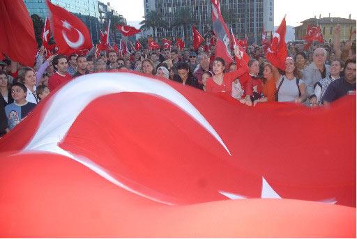 İzmir'de gergin protesto - Resim 1