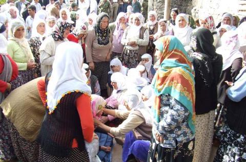 Şehit ailelerinin evine ateş düştü - Resim 6