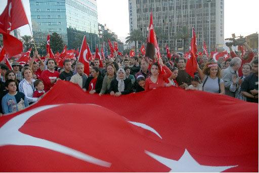 İzmir'de gergin protesto - Resim 3