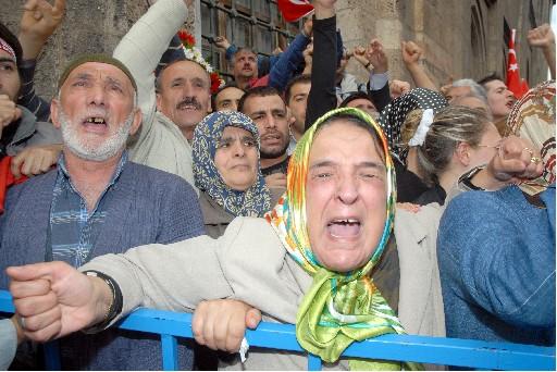 Şehitlerimiz son yolculuğuna uğurlanıyor - Resim 8