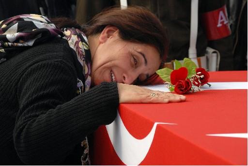 Şehitlerimiz son yolculuğuna uğurlanıyor - Resim 14