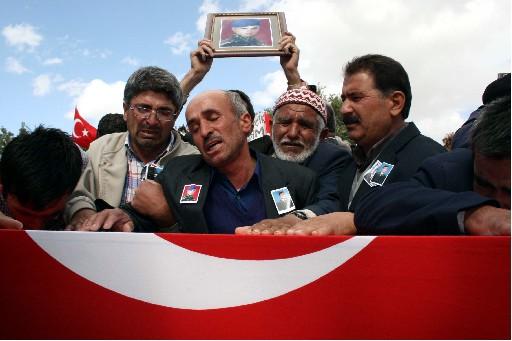 Şehitlerimiz son yolculuğuna uğurlanıyor - Resim 2