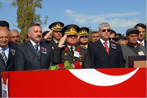 Şehitlerimiz son yolculuğuna uğurlanıyor - Resim 5