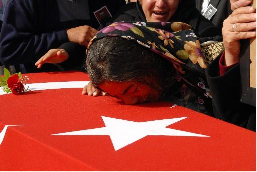 Şehitlerimiz son yolculuğuna uğurlanıyor - Resim 6