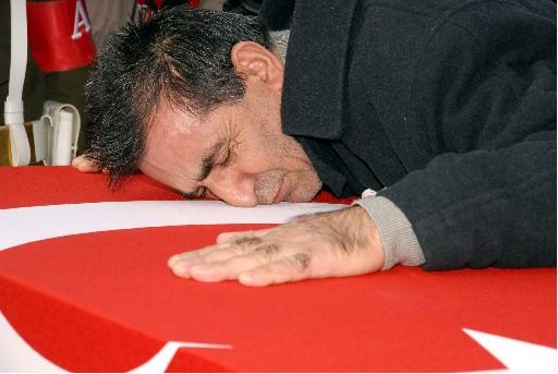 Şehitlerimiz son yolculuğuna uğurlanıyor - Resim 7