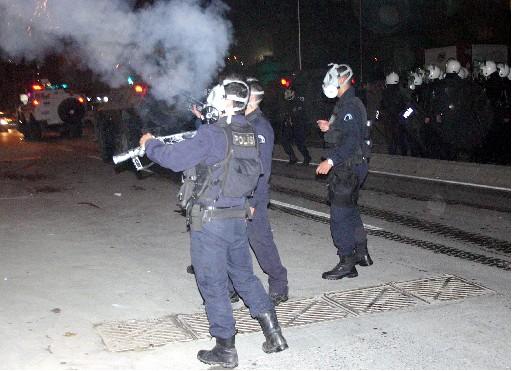 Gazi Mahallesi'nde olaylı gece FOTO GALERİ - Resim 1