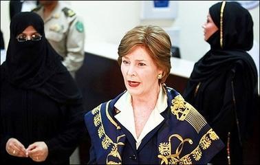 LAURA BUSH TÜRBANLI - Resim 6
