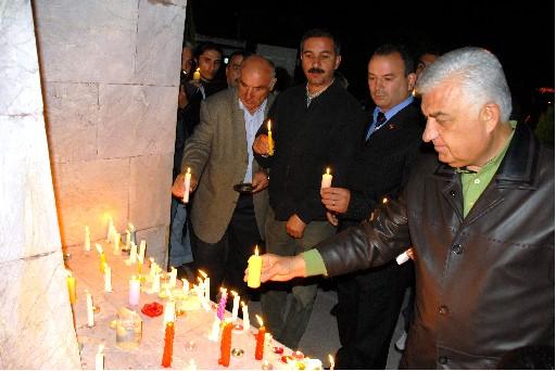 Şehitlere YÜZLERCE MUM FOTO GALERİ - Resim 2