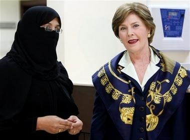 LAURA BUSH TÜRBANLI - Resim 4