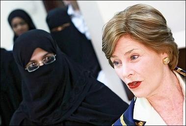 LAURA BUSH TÜRBANLI - Resim 7