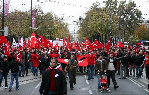 Viyana'da 'Teröre hayır' yürüyüşü FOTO GALERİ - Resim 3