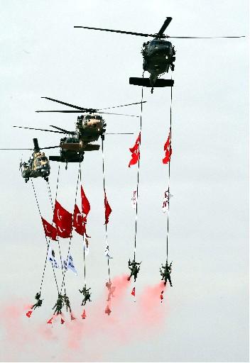 Yurt genelinde coşkulu bayram kutlamaları - Resim 29
