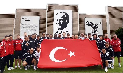 Yurt genelinde coşkulu bayram kutlamaları - Resim 2