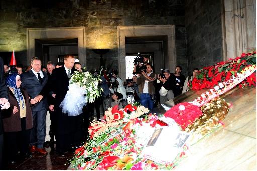 Yurt genelinde coşkulu bayram kutlamaları - Resim 9