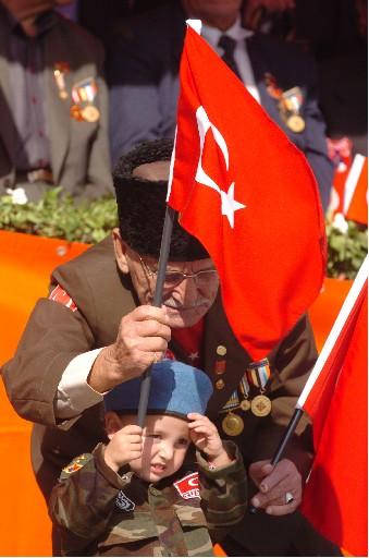Yurt genelinde coşkulu bayram kutlamaları - Resim 14