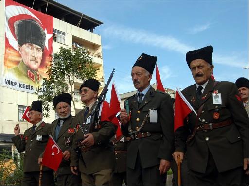 Yurt genelinde coşkulu bayram kutlamaları - Resim 1