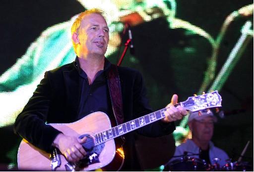 Kevin Costner İstanbul'da konser verdi - Resim 11