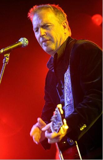Kevin Costner İstanbul'da konser verdi - Resim 7