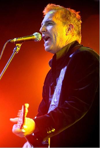 Kevin Costner İstanbul'da konser verdi - Resim 6