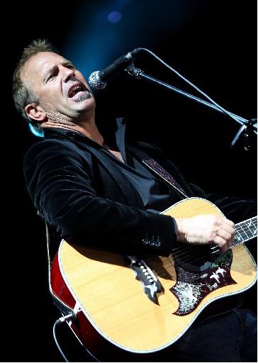 Kevin Costner İstanbul'da konser verdi - Resim 12